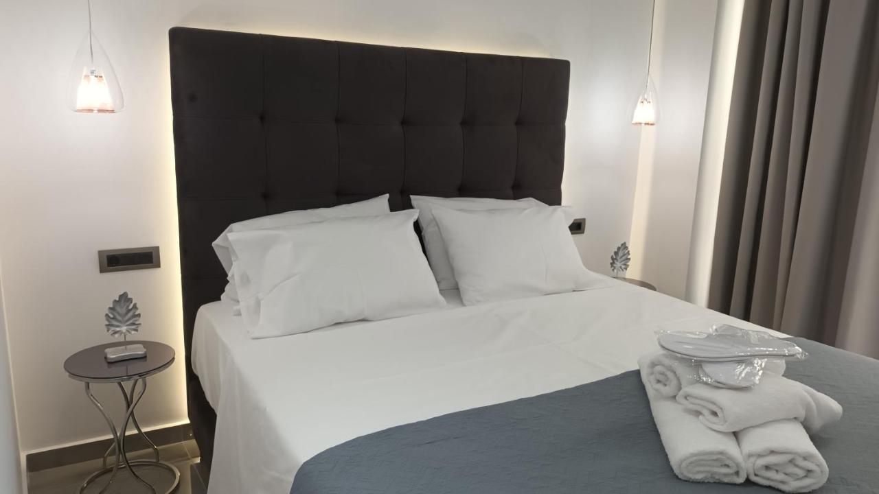 Km Luxury Apart Downtown Heraklion  Bagian luar foto