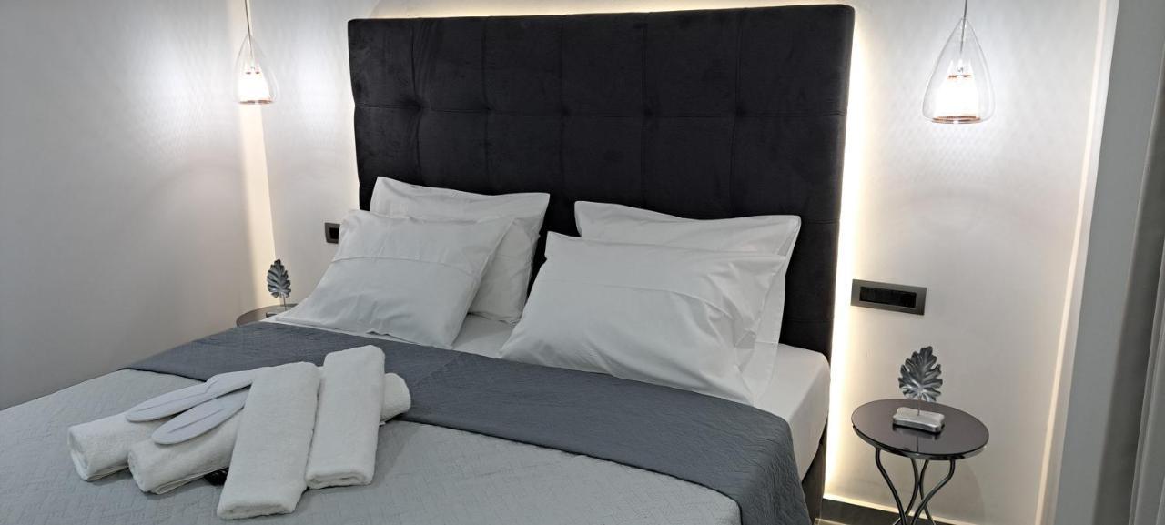 Km Luxury Apart Downtown Heraklion  Bagian luar foto