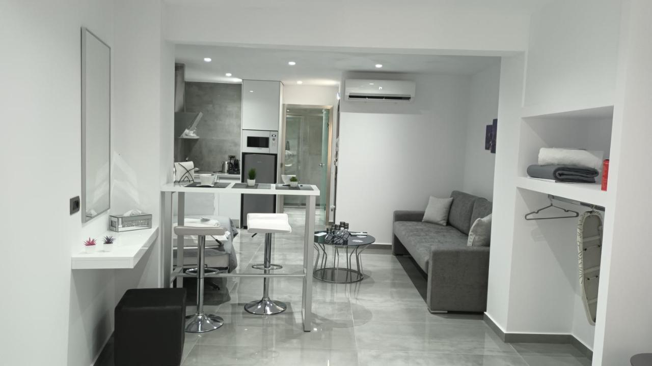 Km Luxury Apart Downtown Heraklion  Bagian luar foto