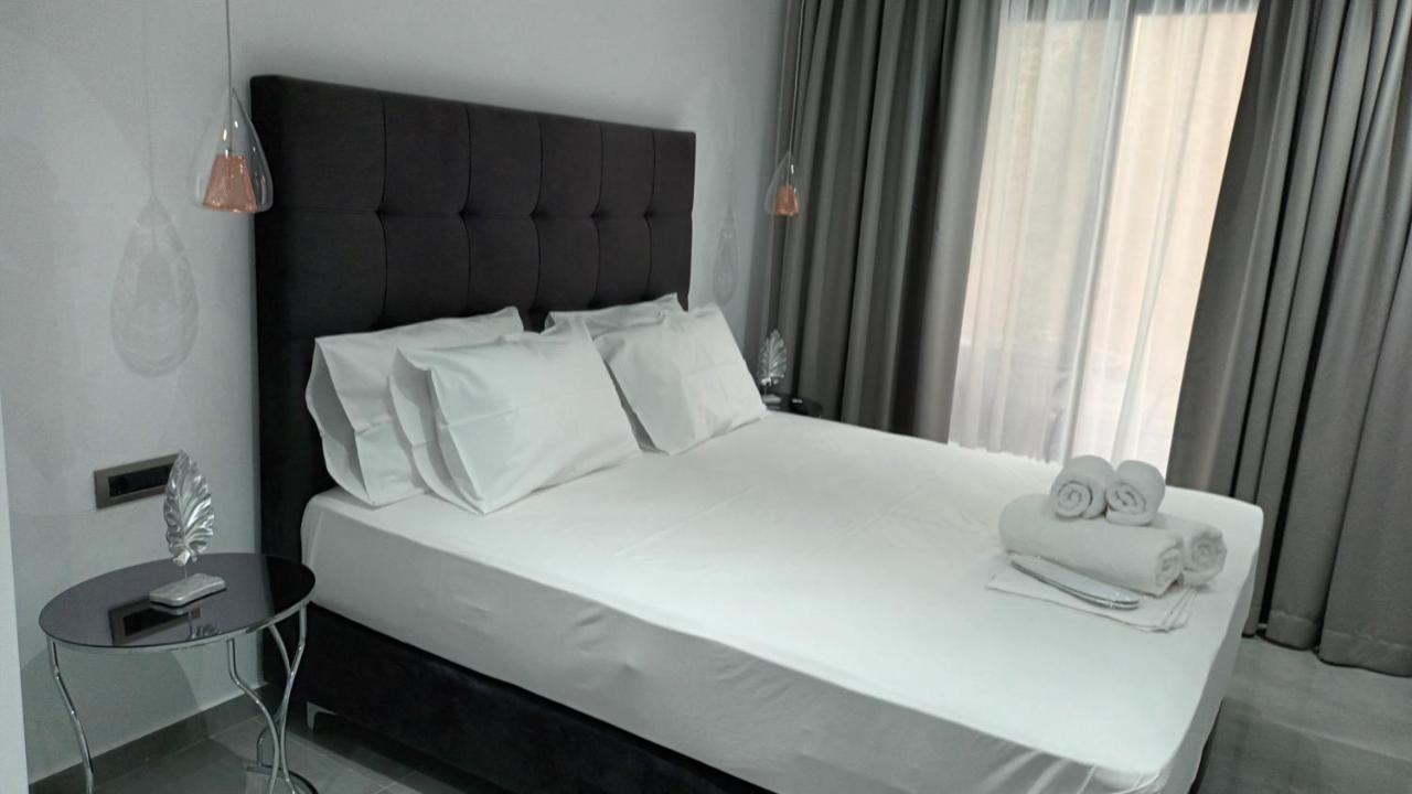 Km Luxury Apart Downtown Heraklion  Bagian luar foto