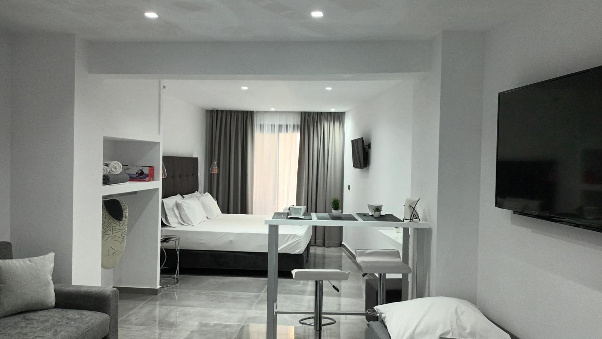 Km Luxury Apart Downtown Heraklion  Bagian luar foto