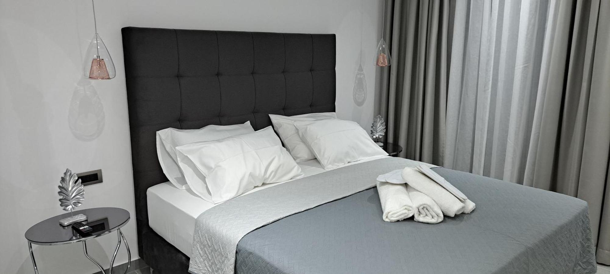 Km Luxury Apart Downtown Heraklion  Bagian luar foto