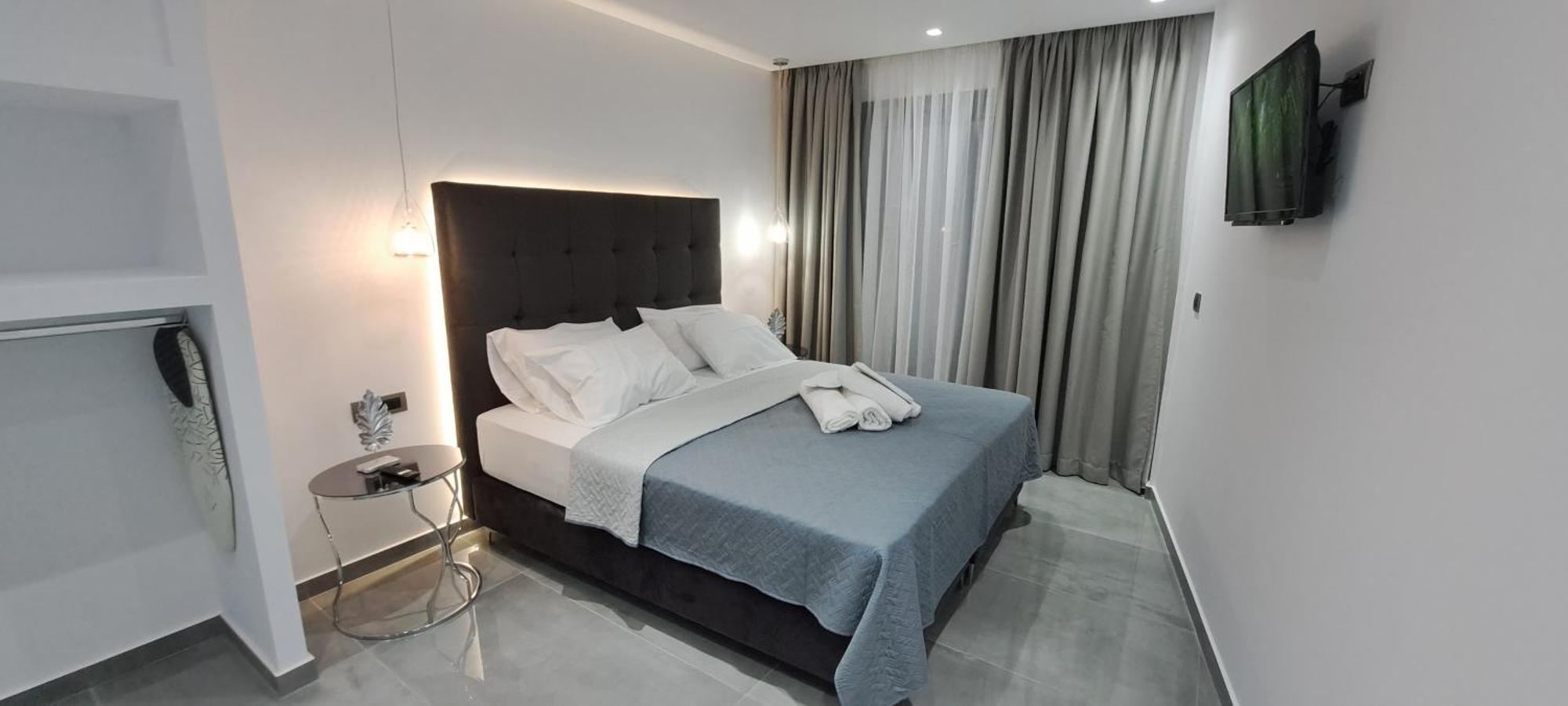 Km Luxury Apart Downtown Heraklion  Bagian luar foto